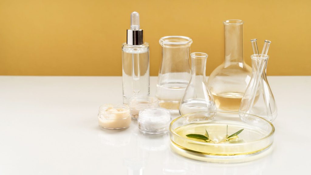 Ingredientes químicos perjudiciales comunes en cosméticos