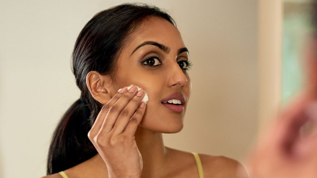 Limpieza facial adecuada para piel grasa