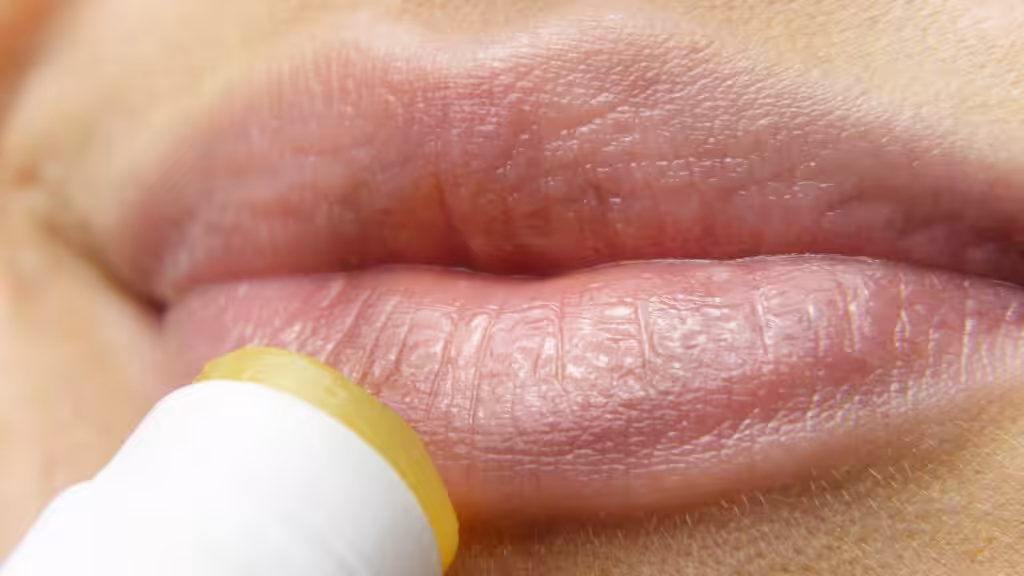 Qué ingredientes buscar en un bálsamo labial