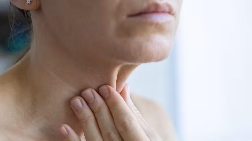 Hábitos diarios para prevenir y reducir las arrugas del cuello