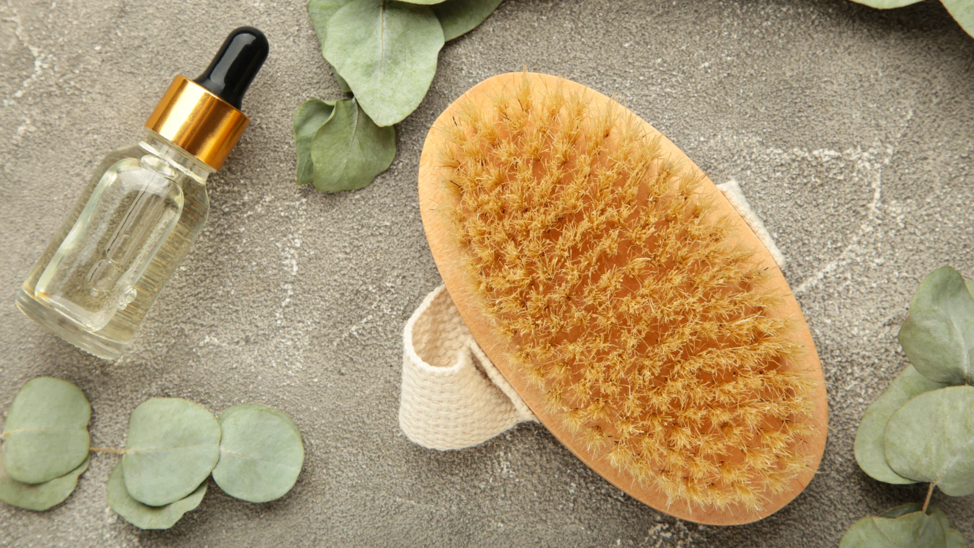 ¿Qué es el Dry Brushing? Todo sobre el cepillado en seco para una piel radiante